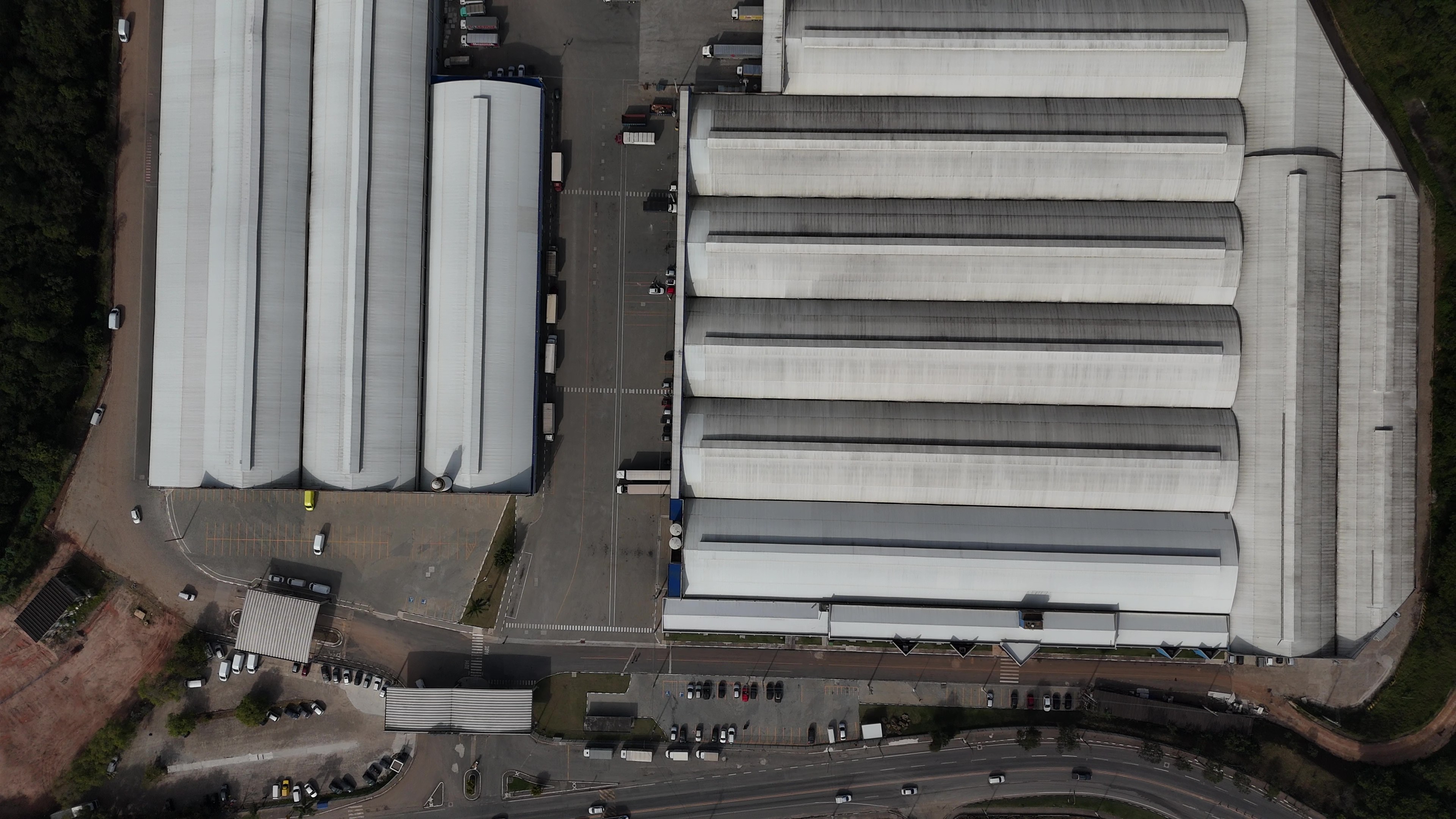 Foto aérea do VAR Center Log — complexo logístico Suzano